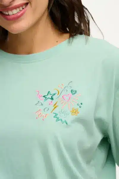 Kinsley Relaxed T-shirt - Ανοιχτό πράσινο, Doodle Ebroidery Τ0796