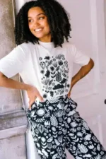 Kinsley Relaxed T-Shirt - Εκρού/Μαύρο, Folk Floral T0904